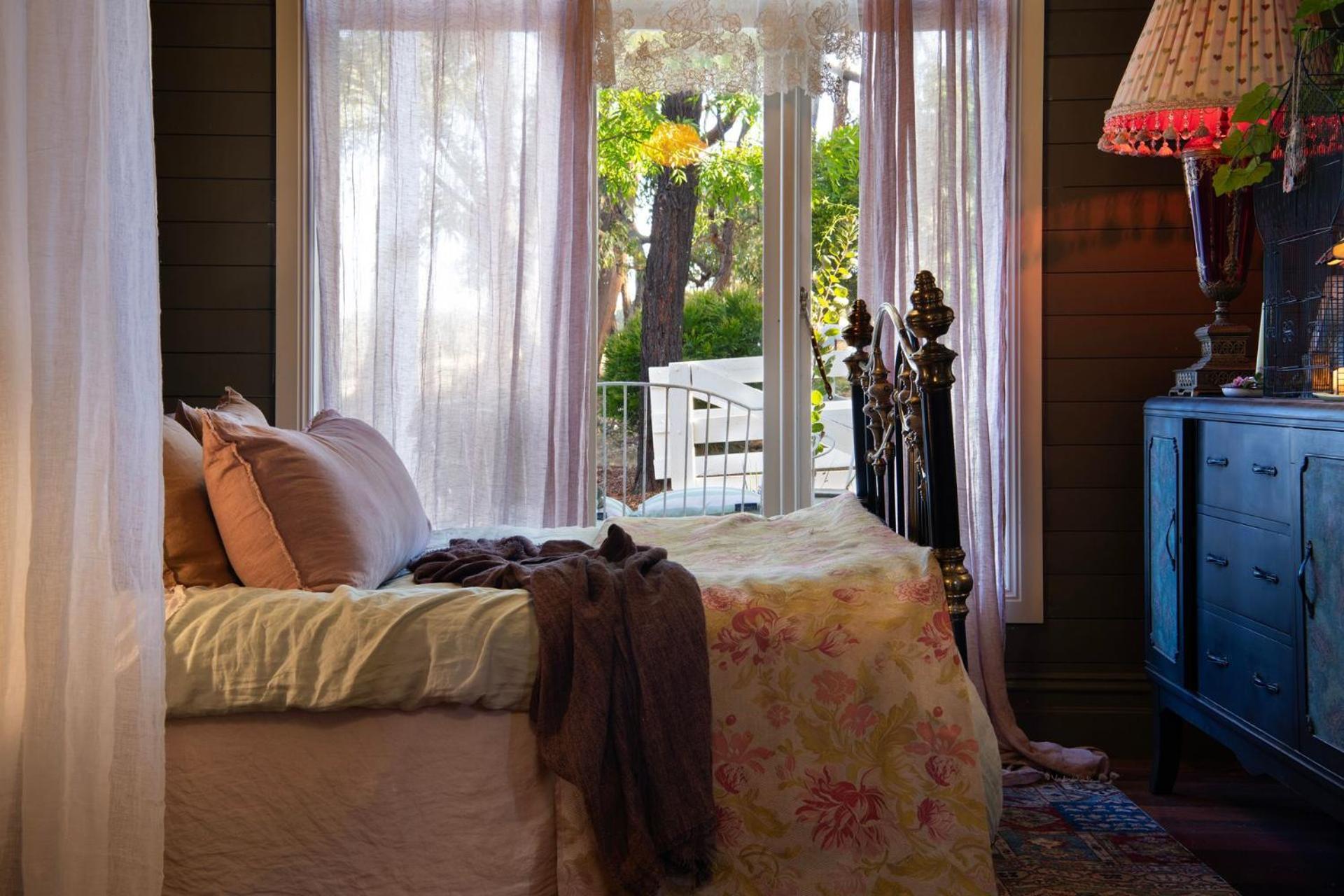 Wisteria Hysteria Villa Hepburn Springs Ngoại thất bức ảnh